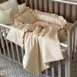 Beiges Neugeborenenset: BabyNest mit Matratze, Deckenwickel, Kissen