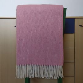 Rosa Wolldecke aus 100% neuseeländischer Schurwolle