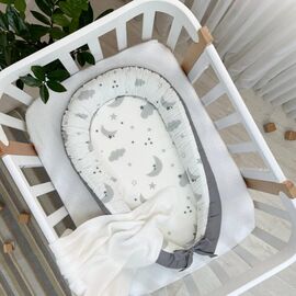 Babynest Kokon für Neugeborene mit Matratze, Grau/Weiß