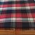 Tartan-Wolldecke aus 100 % reiner Wolle – Karomuster in Rot, Schwarz, Creme & Grün, 140×200 cm mit Fransen, Foto 5